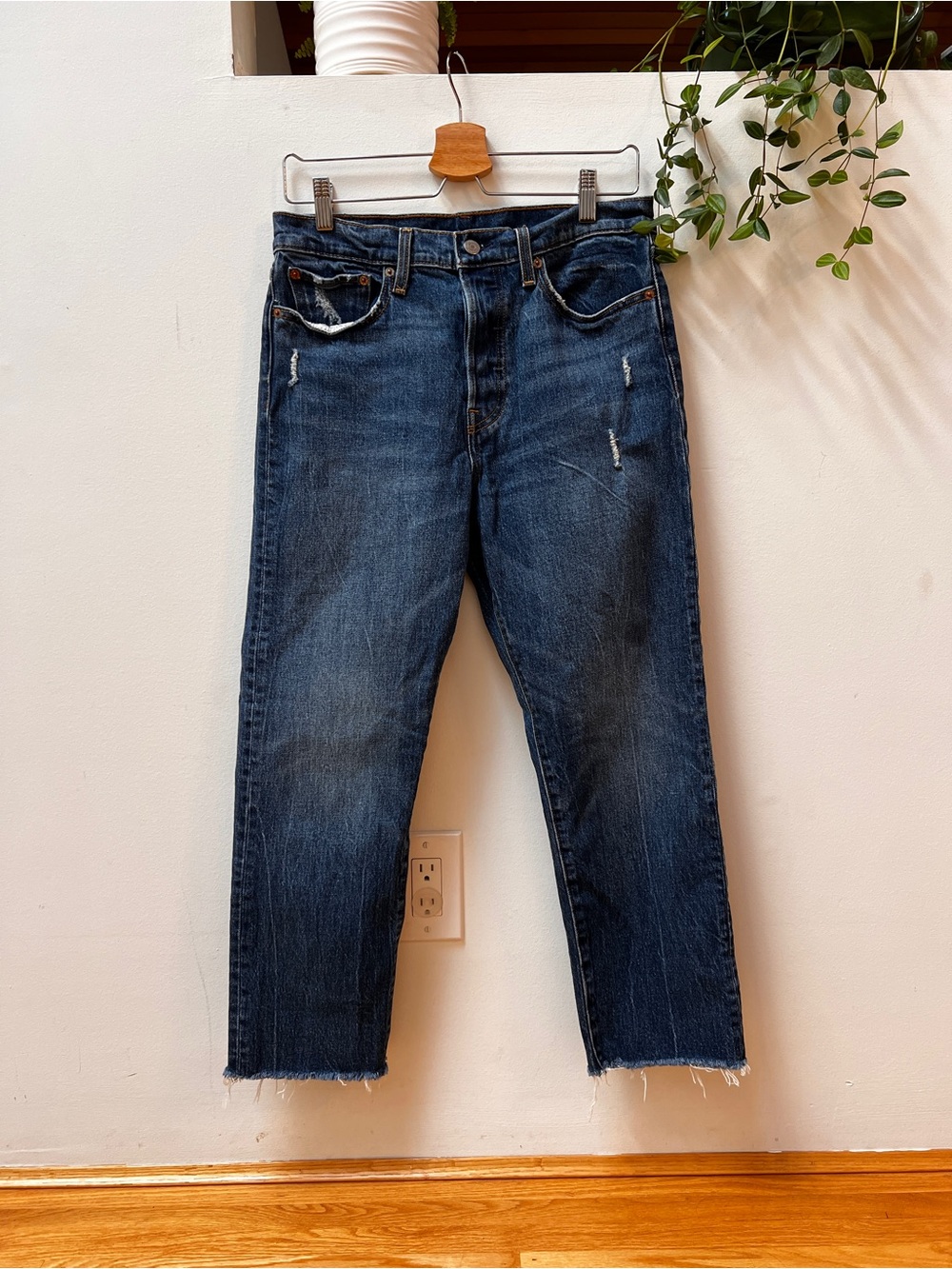 Levi’s Wedgie cropped distressed jeans